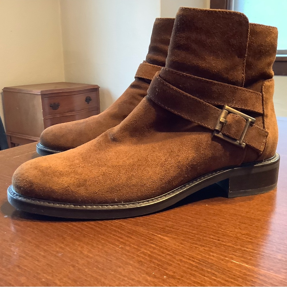Aquatalia low heel brown suede boots size 8